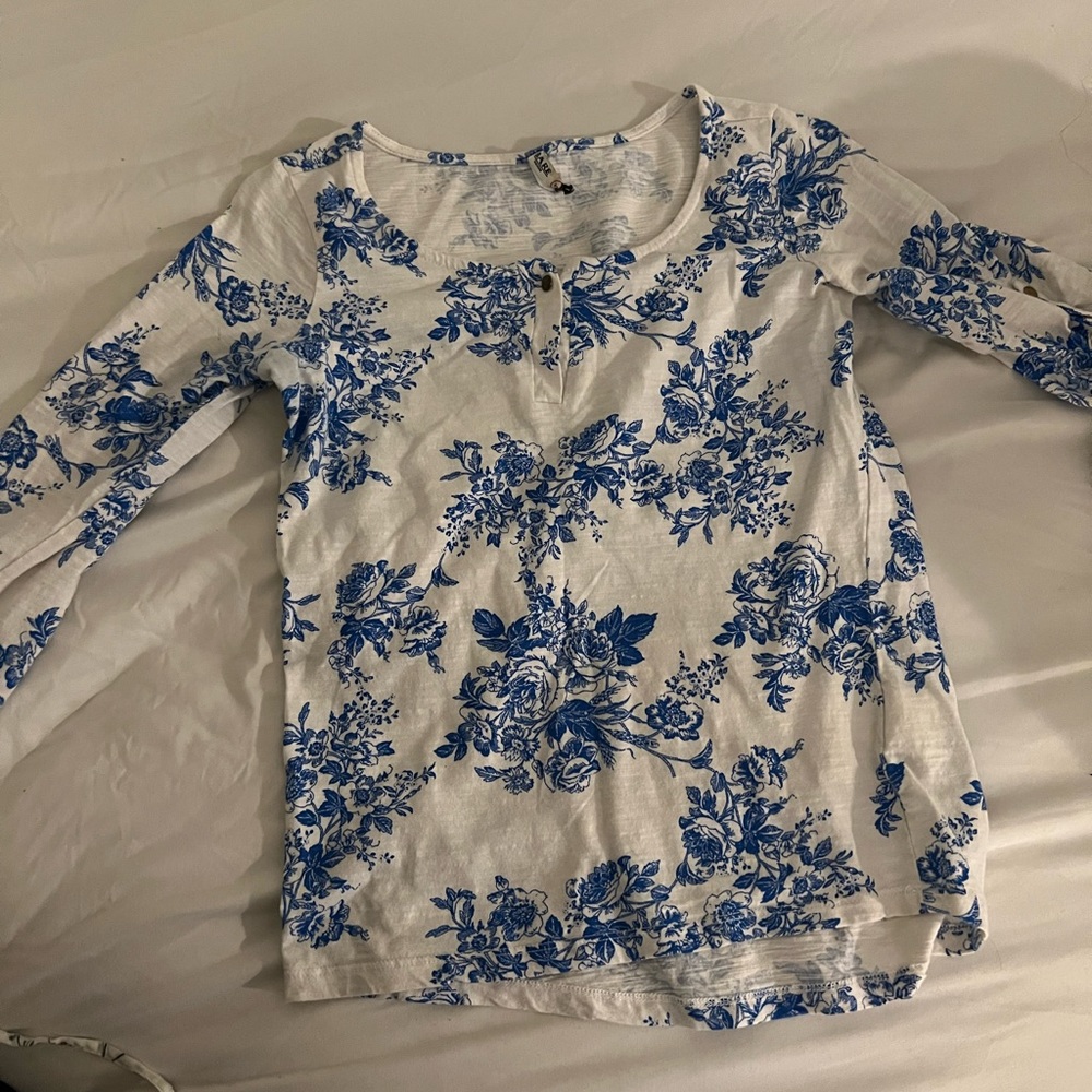 Long sleeve tee with blue floral print size S